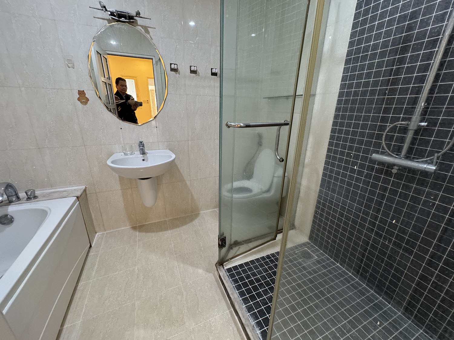 Nhà phố 3 lầu (DTKV: 4m x 15,5m=62m2) hẻm nhựa 8m khu kinh doanh sầm uất và người nước ở Lê Văn Sỹ